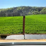 Romantic Jacuzzi Hideaway Near Heviz *