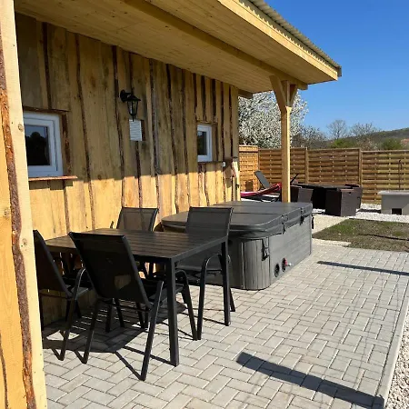 Apartment Romantic Jacuzzi Hideaway Near Heviz