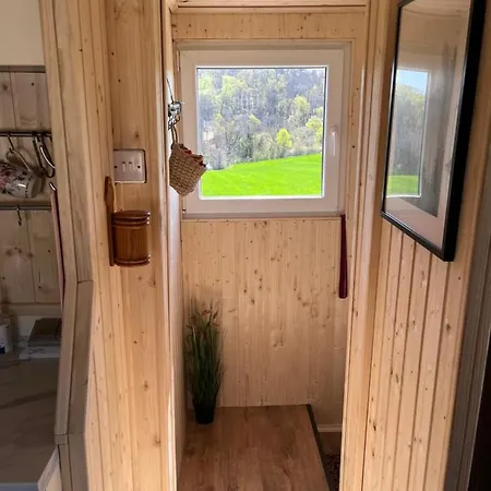 Romantic Jacuzzi Hideaway Near Heviz דירה *