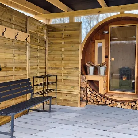 Romantic Jacuzzi Hideaway Near Heviz Apartment *