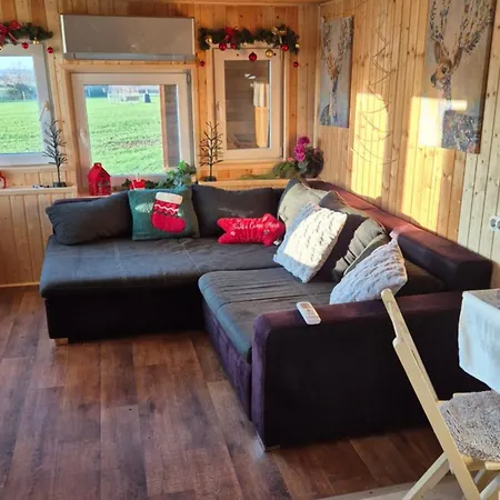 Апартаменты Romantic Jacuzzi Hideaway Near Heviz Rezi