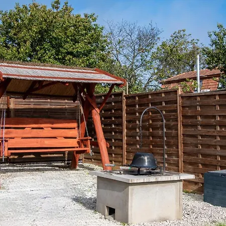 Romantic Jacuzzi Hideaway Near Heviz