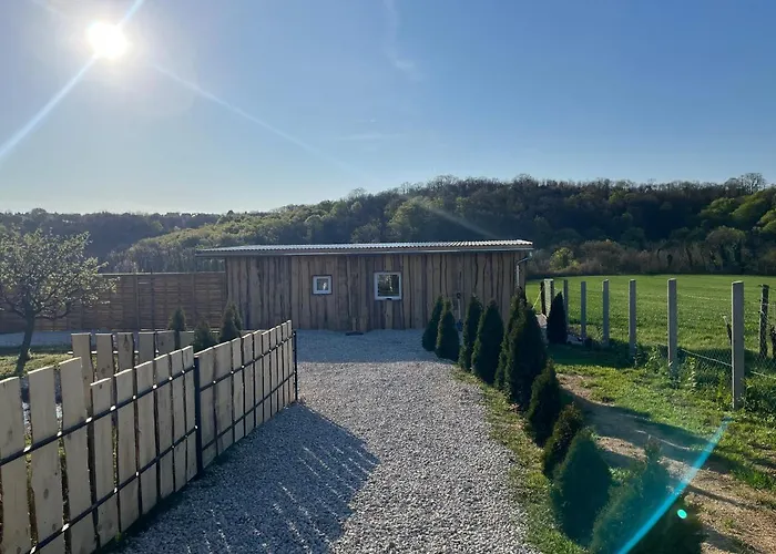 Апартаменты Romantic Jacuzzi Hideaway Near Heviz Rezi