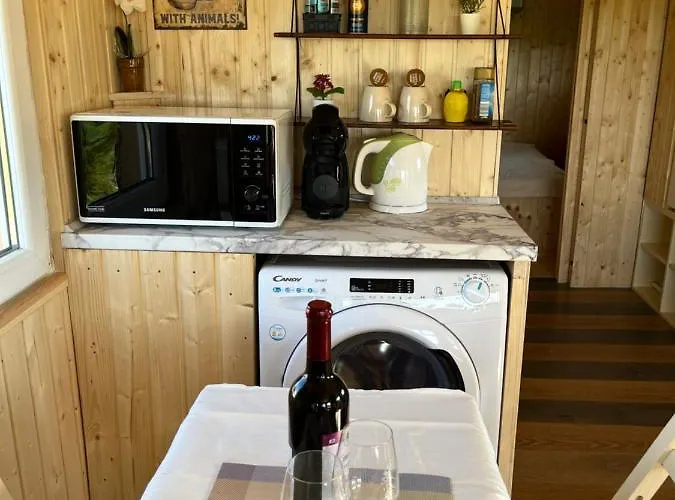 Апартаменты Romantic Jacuzzi Hideaway Near Heviz Rezi