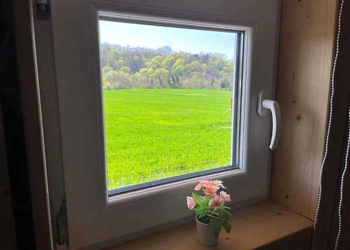 Апартаменты Romantic Jacuzzi Hideaway Near Heviz *