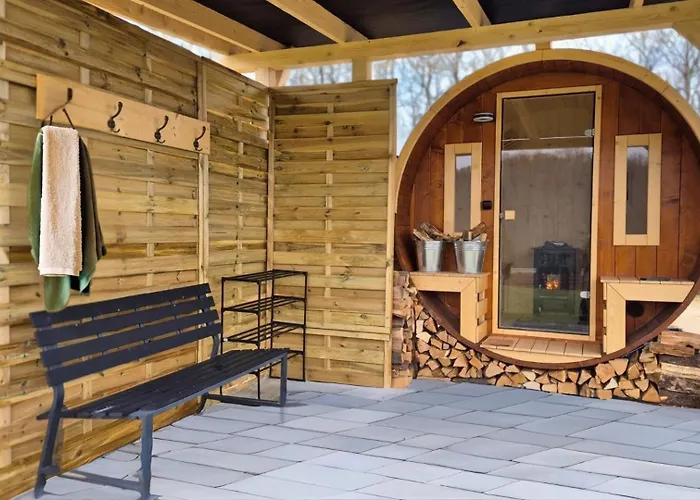 Romantic Jacuzzi Hideaway Near Heviz Апартаменты *