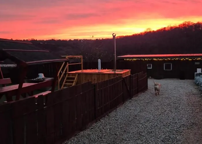 Romantic Jacuzzi Hideaway Near Heviz Апартаменты Rezi